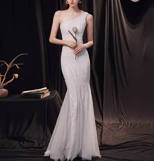 レディース ドレス パーティードレス ロング マキシ 袖なし ノースリーブ ワンショルダー スリム 細身 フィッシュテール スパンコール 異国風 大人可愛い きれいめ 上品 おしゃれ こなれ感 クール レディース ドレス パーティードレス ロング マキシ 袖なし ノースリーブ ワンショルダー スリム 細身 フィッシュテール スパンコール 異国風 大人可愛い きれいめ 上品 おしゃれ こなれ感 クール