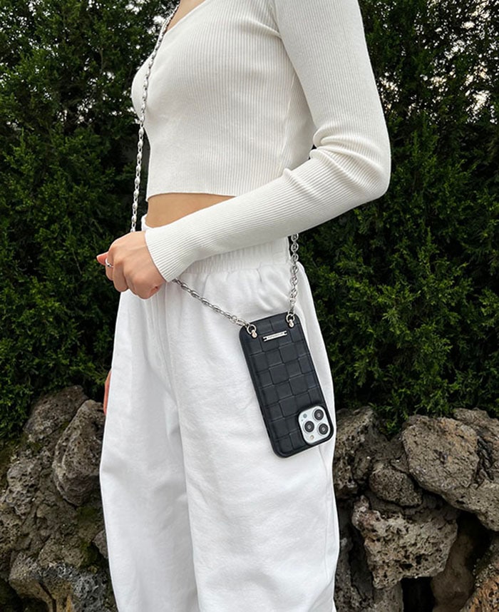 【レザー 編込み シルバーロゴプレートiPhoneケース】革 スマホケース 高級感 エレガント ロゴ ストリート カジュアル モード iPhone12 iPhone13 iPhone14 iPhone