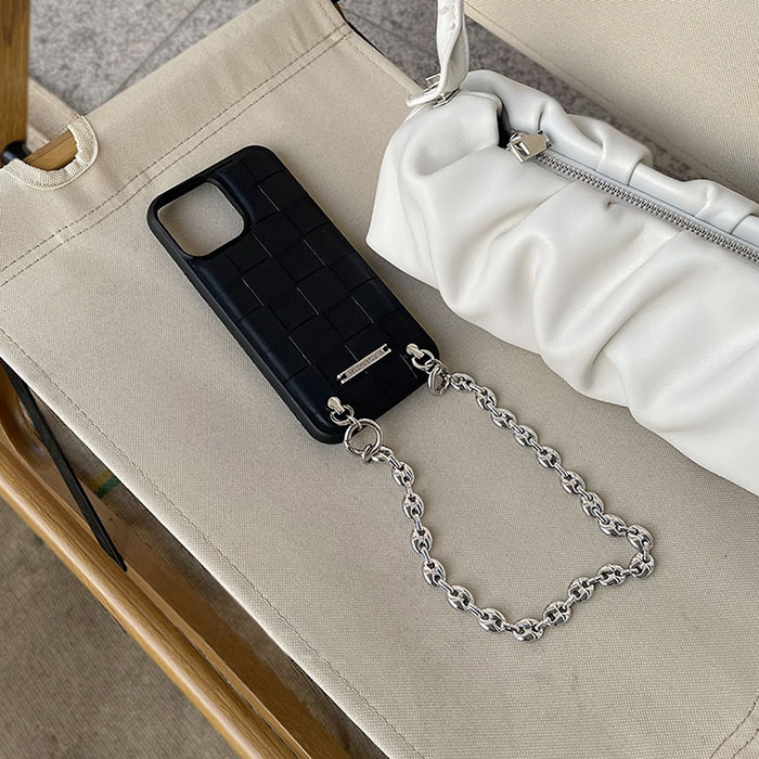 【レザー 編込み シルバーロゴプレートiPhoneケース】革 スマホケース 高級感 エレガント ロゴ ストリート カジュアル モード iPhone12 iPhone13 iPhone14 iPhone