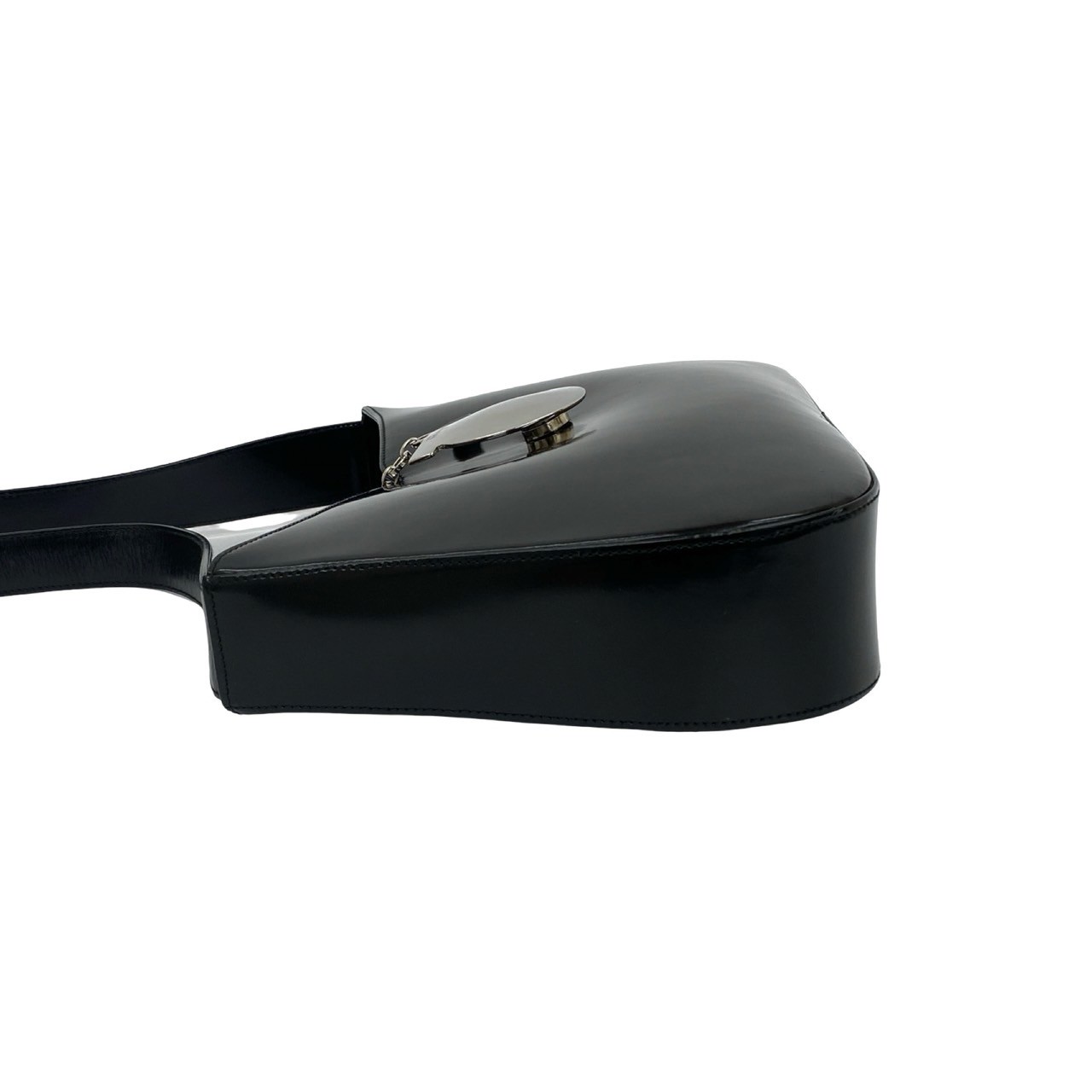 ガンチーニ ロゴ 金具ショルダーバッグ パテントレザー ブラック 17180 ガンチーニ ロゴ 金具ショルダーバッグ パテントレザー ブラック 17180