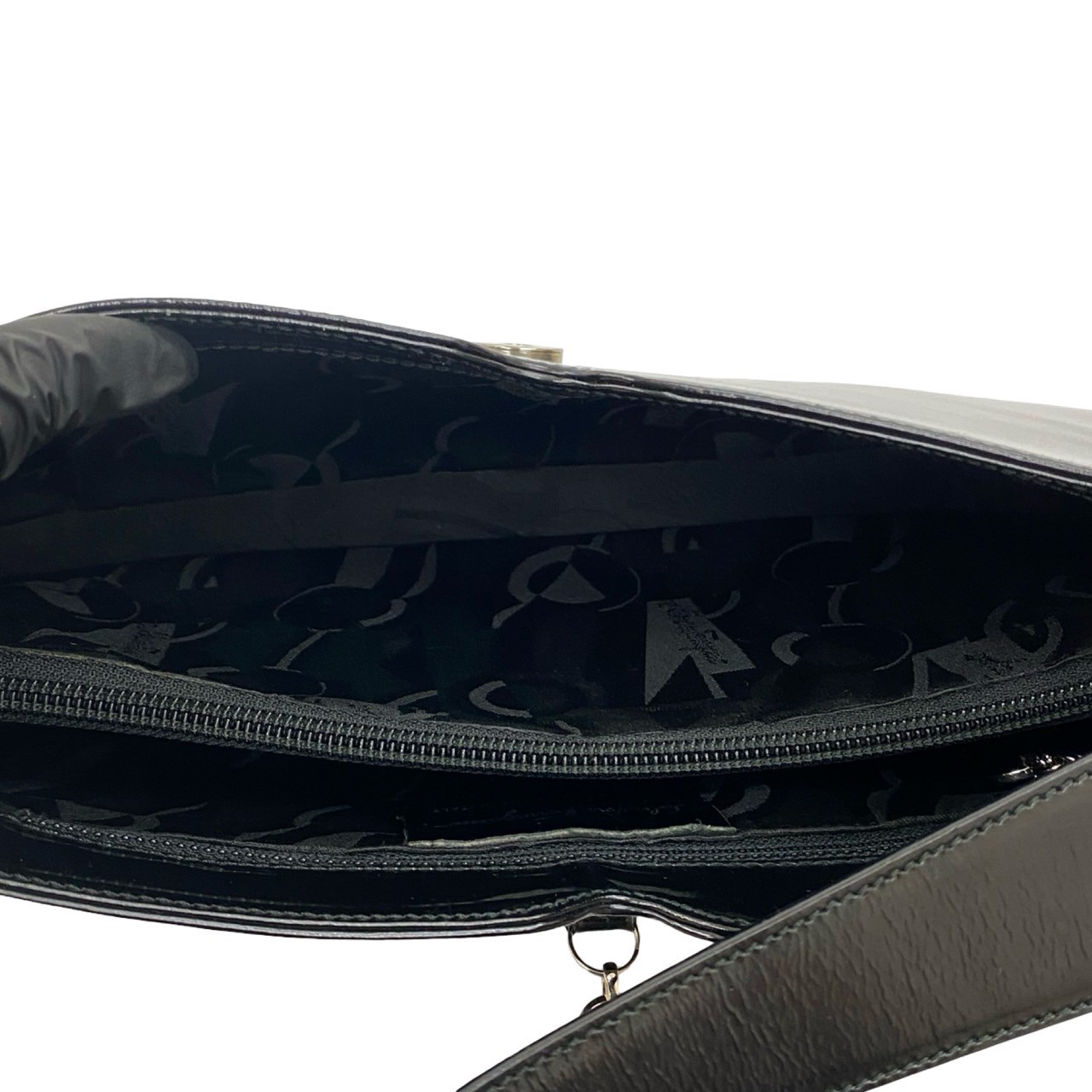 ガンチーニ ロゴ 金具ショルダーバッグ パテントレザー ブラック 17180 ガンチーニ ロゴ 金具ショルダーバッグ パテントレザー ブラック 17180