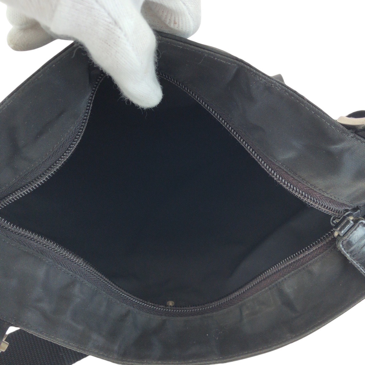 テスート 三角ロゴプレート ブラック 黒 シルバー金具 ナイロン ショルダーバッグ サコッシュ レディース 504661 テスート 三角ロゴプレート ブラック 黒 シルバー金具 ナイロン ショルダーバッグ サコッシュ レディース 504661