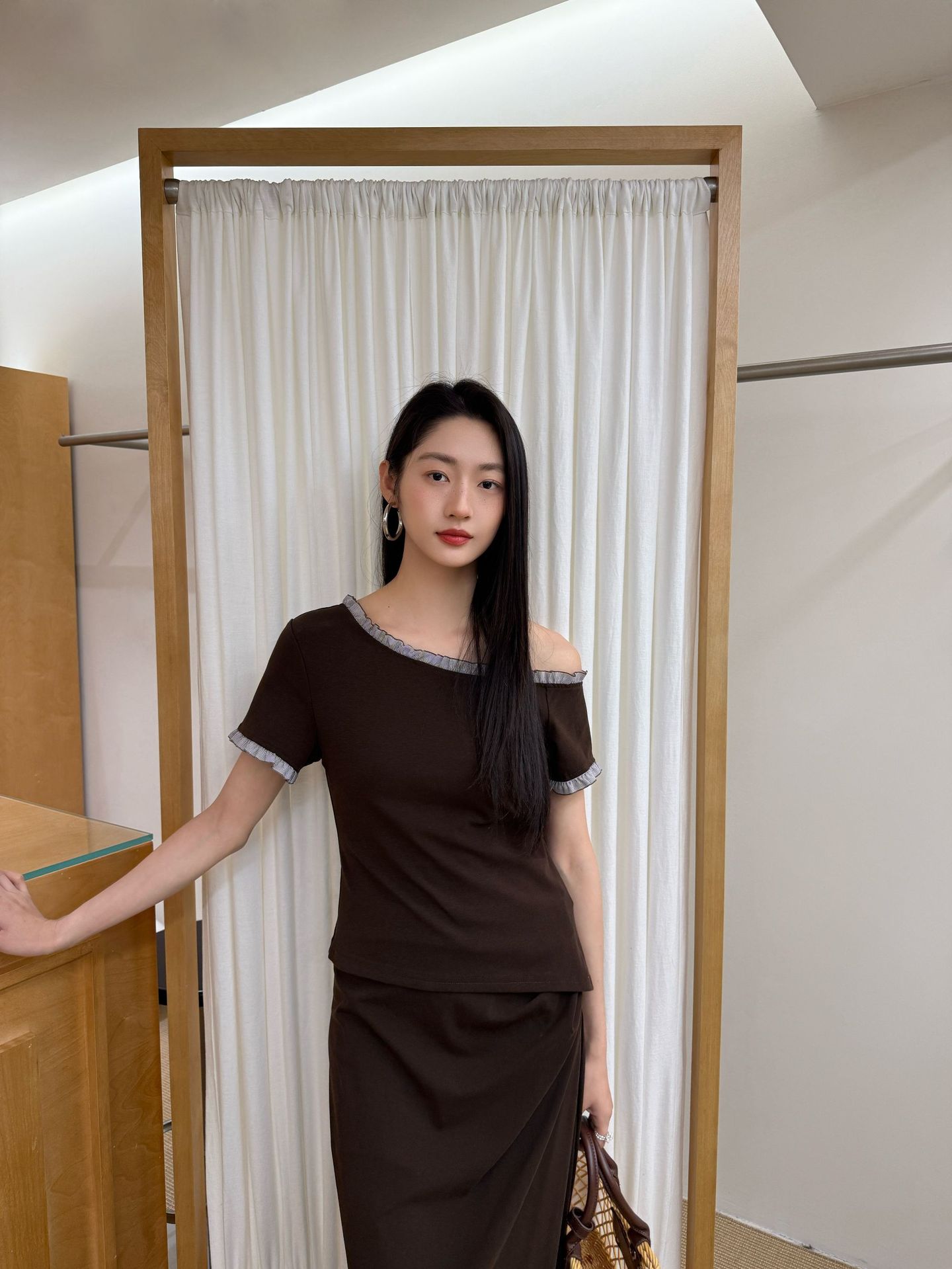 夏のフランスのファッションのスーツの女性のフリルのスカートの斜めの肩のtシャツの2つのセットのs5 350 夏のフランスのファッションのスーツの女性のフリルのスカートの斜めの肩のtシャツの2つのセットのs5 350