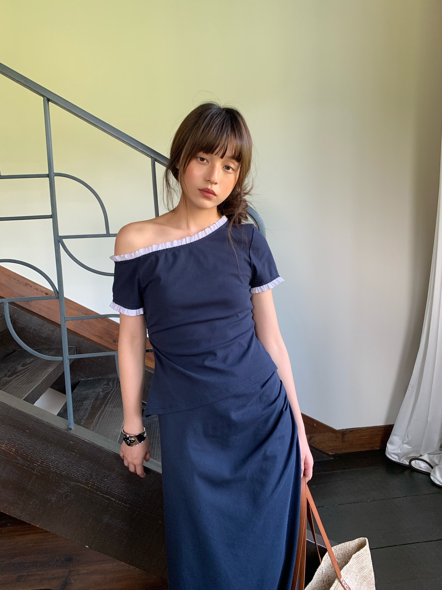 夏のフランスのファッションのスーツの女性のフリルのスカートの斜めの肩のtシャツの2つのセットのs5 350 夏のフランスのファッションのスーツの女性のフリルのスカートの斜めの肩のtシャツの2つのセットのs5 350