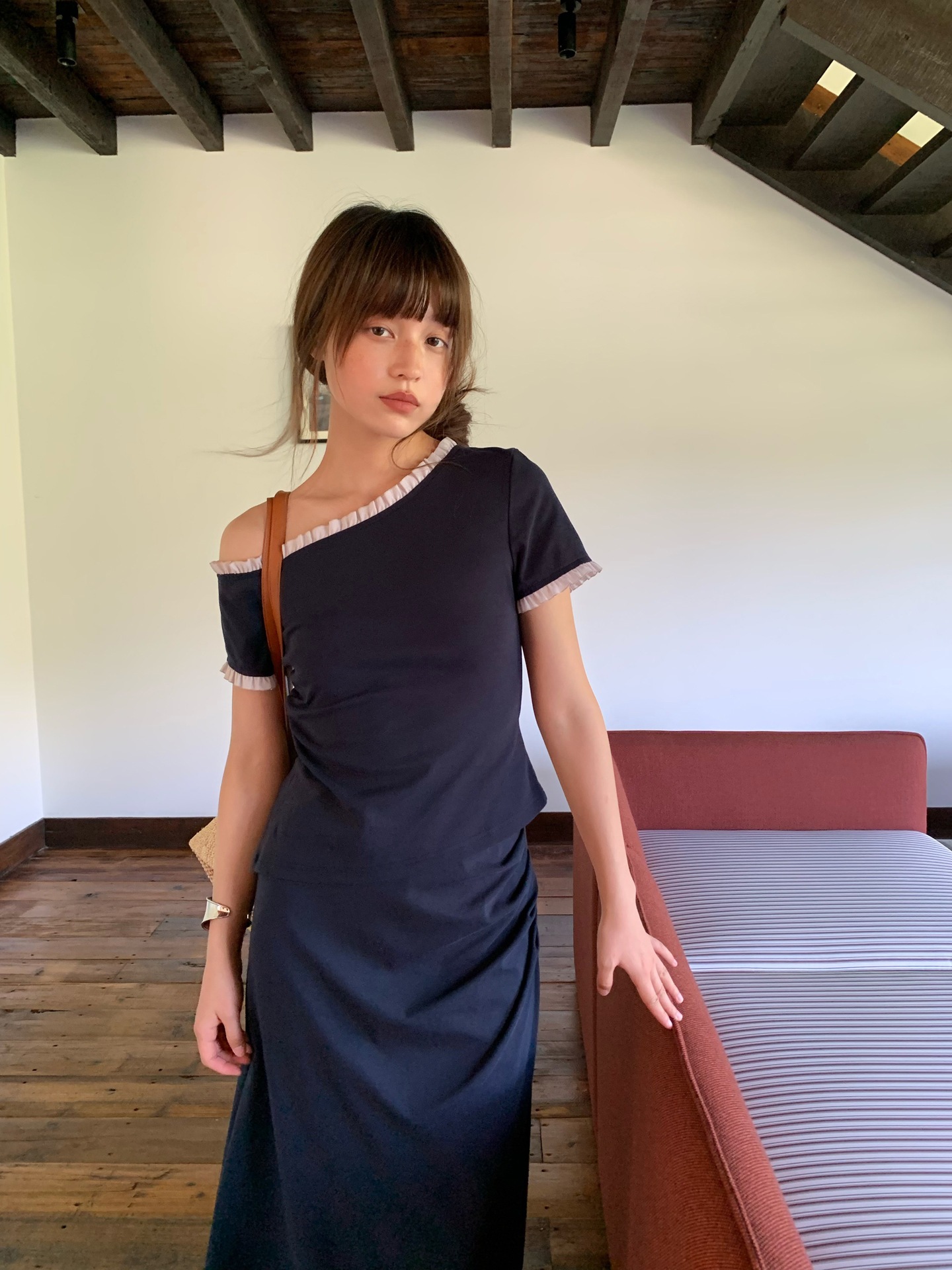 夏のフランスのファッションのスーツの女性のフリルのスカートの斜めの肩のtシャツの2つのセットのs5 350 夏のフランスのファッションのスーツの女性のフリルのスカートの斜めの肩のtシャツの2つのセットのs5 350