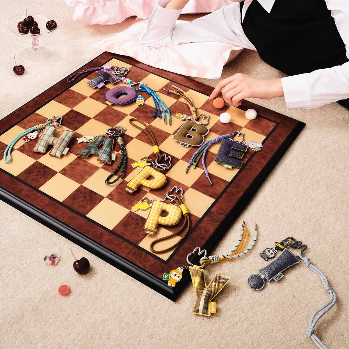 公式正規品POP MART ラブブ THE MONSTERS Pin for Love Letter Pendant(A-Z)漫画チャーム キーホルダー・ストラップ・ペンダント ブラインドボックス 公式正規品POP MART ラブブ THE MONSTERS Pin for Love Letter Pendant(A-Z)漫画チャーム キーホルダー・ストラップ・ペンダント ブラインドボックス