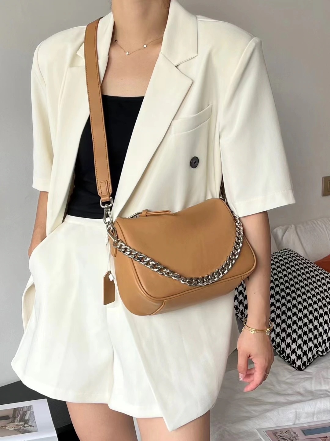 B233 本革 韓国 ショルダーバッグ 2way レディース ハンドバッグ 通勤 バッグ 斜めがけバッグ 韓国ファッション バック ミニバッグ トートバッグ 肩掛け バック カバン 脇下バッグ 可愛い B233 本革 韓国 ショルダーバッグ 2way レディース ハンドバッグ 通勤 バッグ 斜めがけバッグ 韓国ファッション バック ミニバッグ トートバッグ 肩掛け バック カバン 脇下バッグ 可愛い