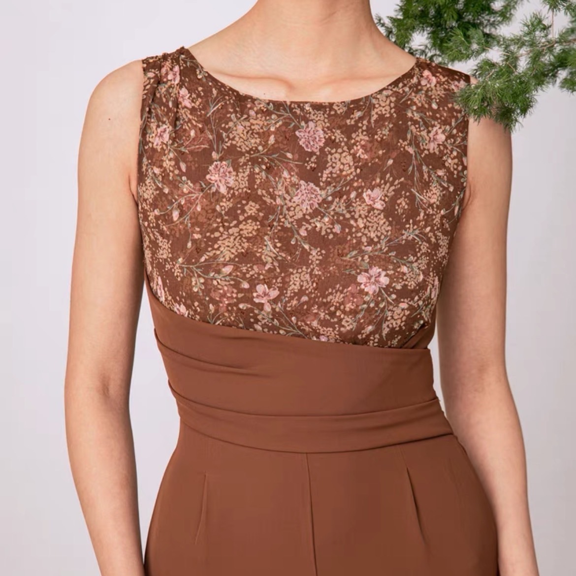 オールインワンスーツ ジャンプスーツ ロング丈 ノースリーブ 胸元 ウエストマーク かわいい 大人可愛い きれいめ シンプル 上品 おしゃれ かっこいい レトロ こなれ感 個性的 主役級 存在感 オールインワンスーツ ジャンプスーツ ロング丈 ノースリーブ 胸元 ウエストマーク かわいい 大人可愛い きれいめ シンプル 上品 おしゃれ かっこいい レトロ こなれ感 個性的 主役級 存在感