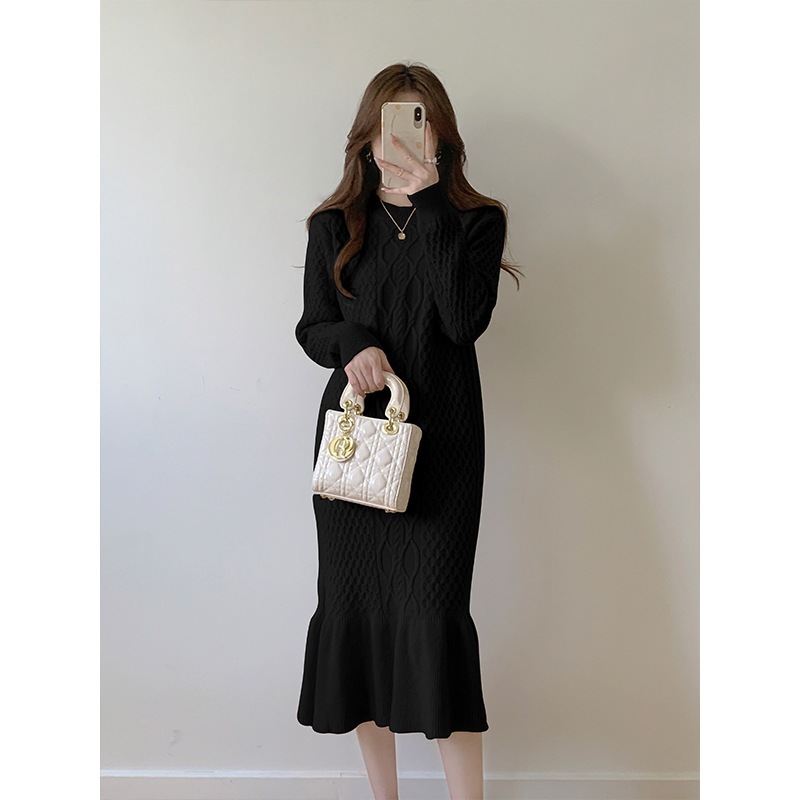 秋冬の新型気質の長い膝麻花セーターの魚尾スカートはニットスカートの女性を厚くした