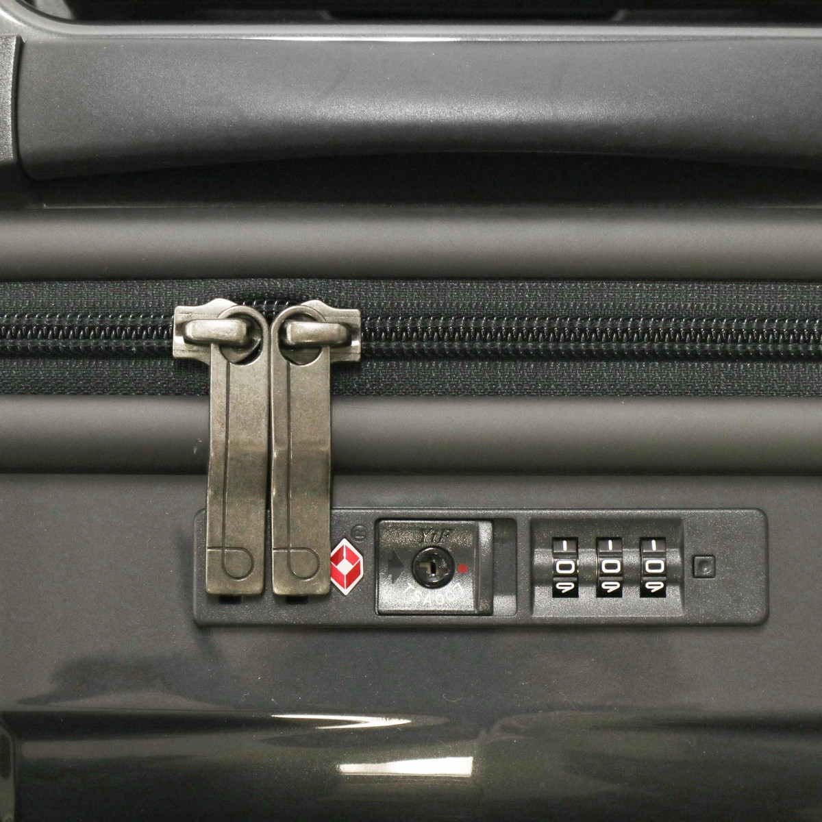 正規品3年保証 スーツケース スタリアCXR キャリーケース 37L Sサイズ 小型 1泊 2泊 軽量 機内持ち込み 旅行 出張 TSロック 4輪 日本製 02351 正規品3年保証 スーツケース スタリアCXR キャリーケース 37L Sサイズ 小型 1泊 2泊 軽量 機内持ち込み 旅行 出張 TSロック 4輪 日本製 02351