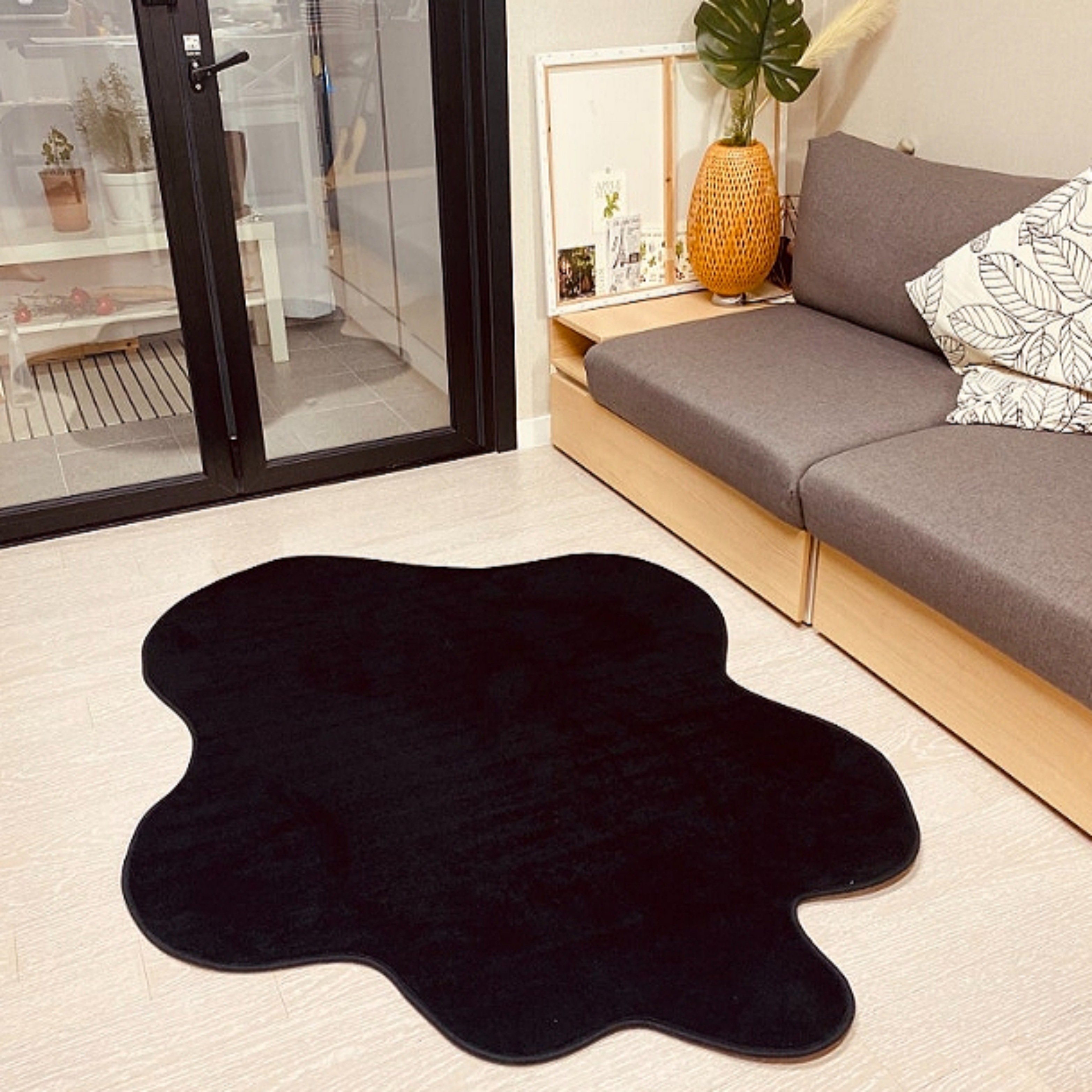 [韓国生産] くもりん 変形 デザイン ラグ かわいい 洗える リビングラグ カーペット（3色展開）