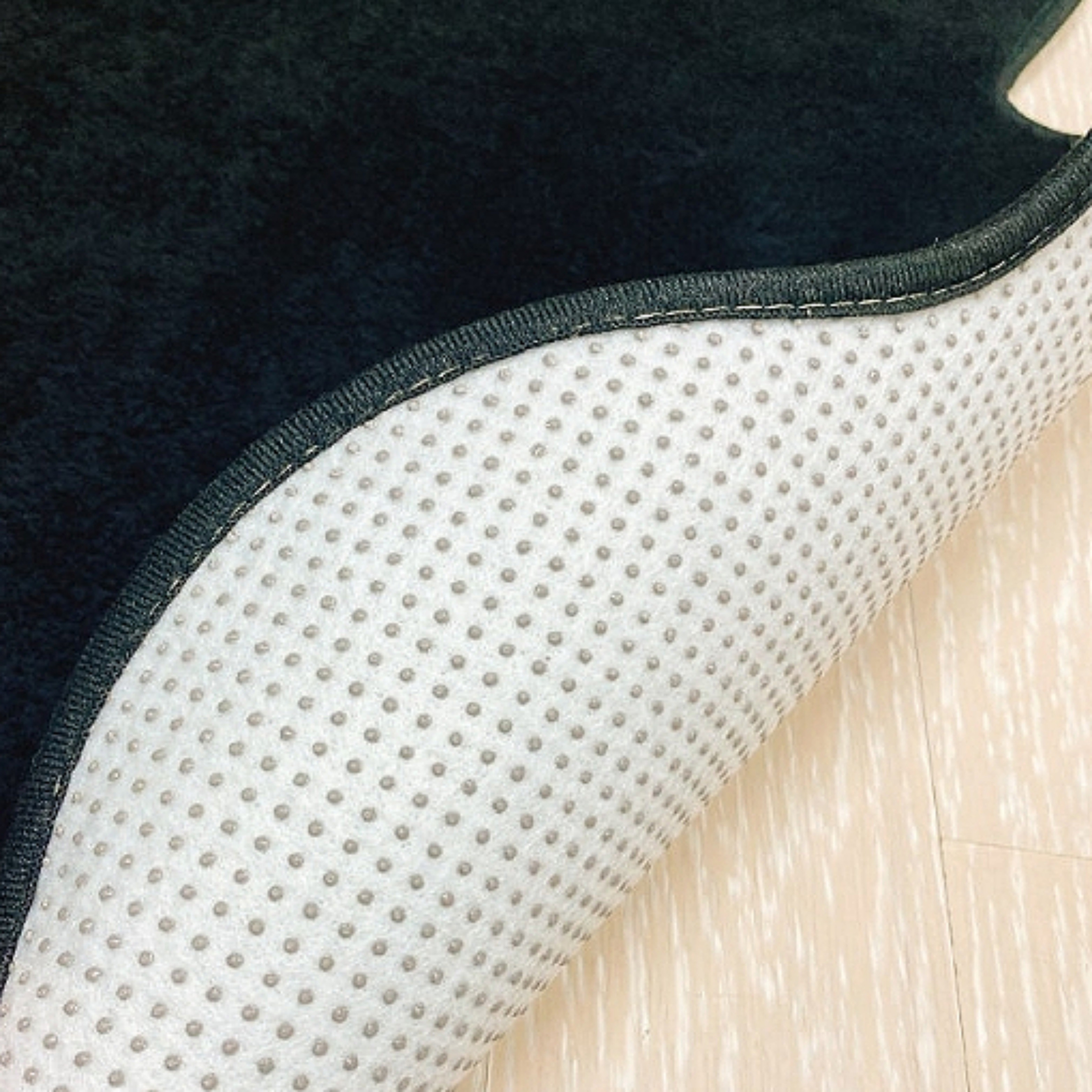 [韓国生産] くもりん 変形 デザイン ラグ かわいい 洗える リビングラグ カーペット（3色展開）