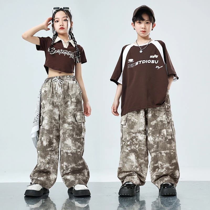 街のダンスの子供のファッション服の男の子のヒップホップのhiphopのドラムは女の子のクールでかっこいい迷彩のスーツを演じます