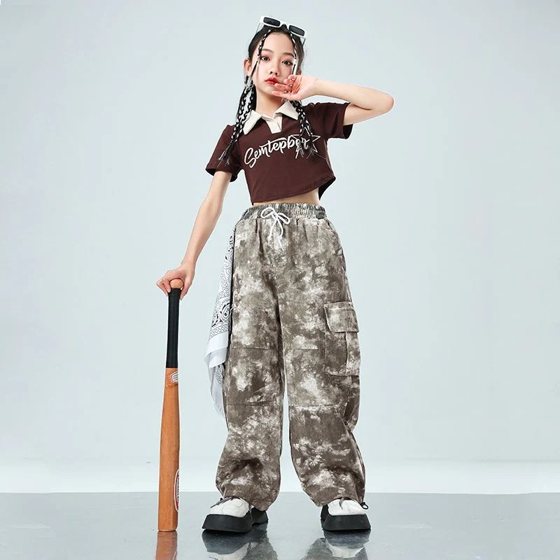 街のダンスの子供のファッション服の男の子のヒップホップのhiphopのドラムは女の子のクールでかっこいい迷彩のスーツを演じます