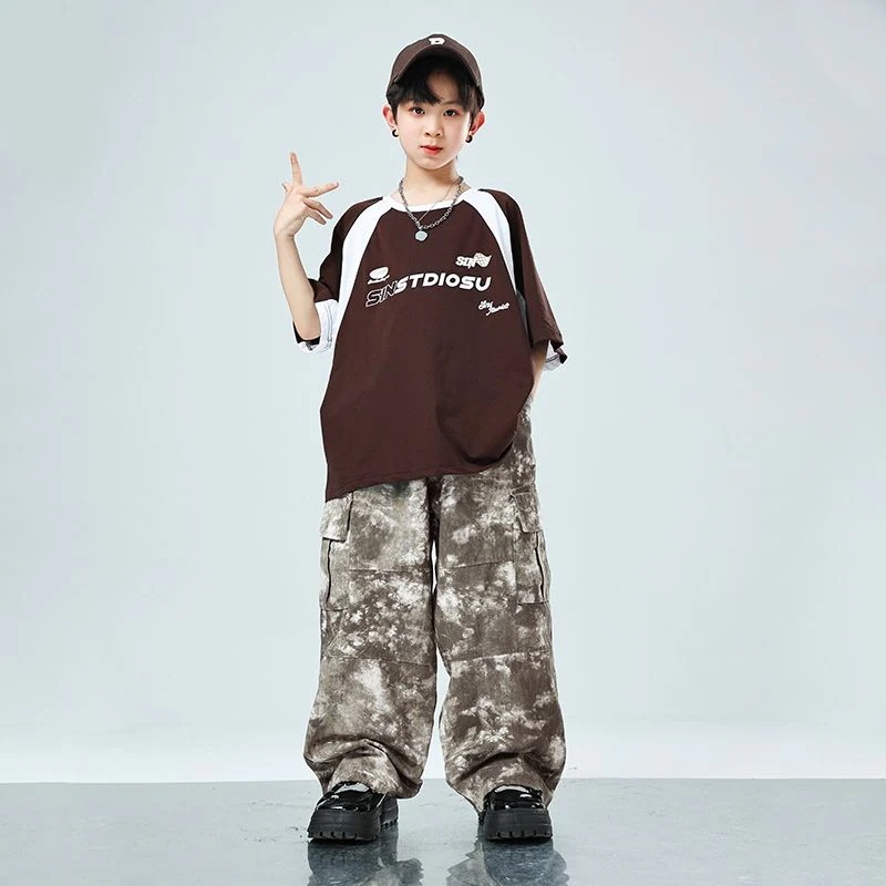 街のダンスの子供のファッション服の男の子のヒップホップのhiphopのドラムは女の子のクールでかっこいい迷彩のスーツを演じます