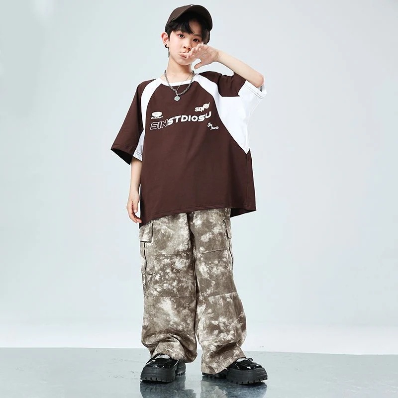 街のダンスの子供のファッション服の男の子のヒップホップのhiphopのドラムは女の子のクールでかっこいい迷彩のスーツを演じます