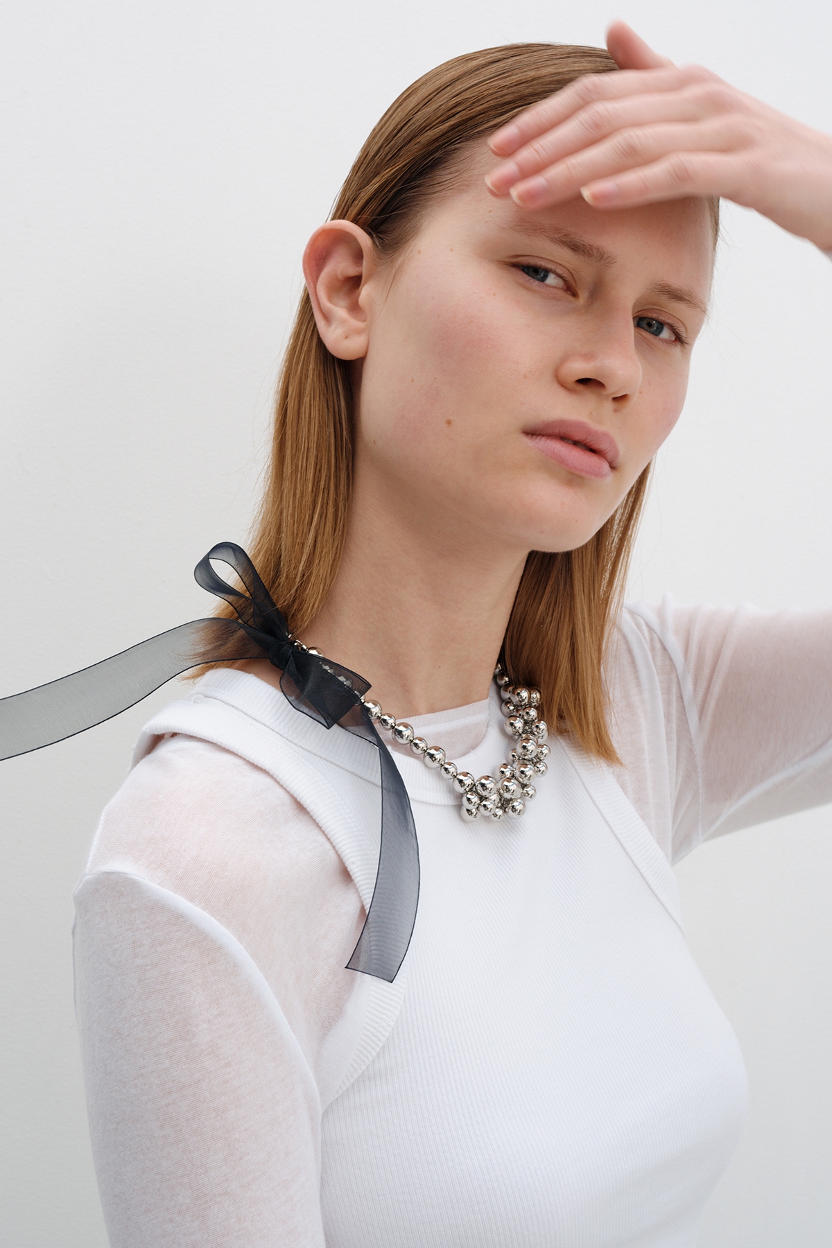 ネックレス・ペンダント Monday Edition _ Ball With Ribbon Necklace MONDAY EDITION》 BALL WITH RIBBON NECKLACE (Monday Edition