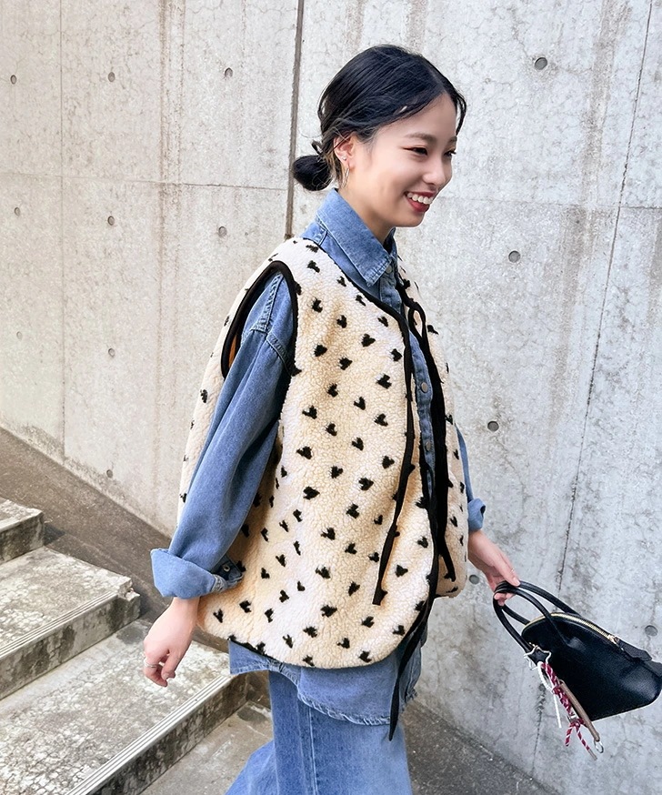 リアル スタイルハート柄裏キルティングフロントリボンボアベスト