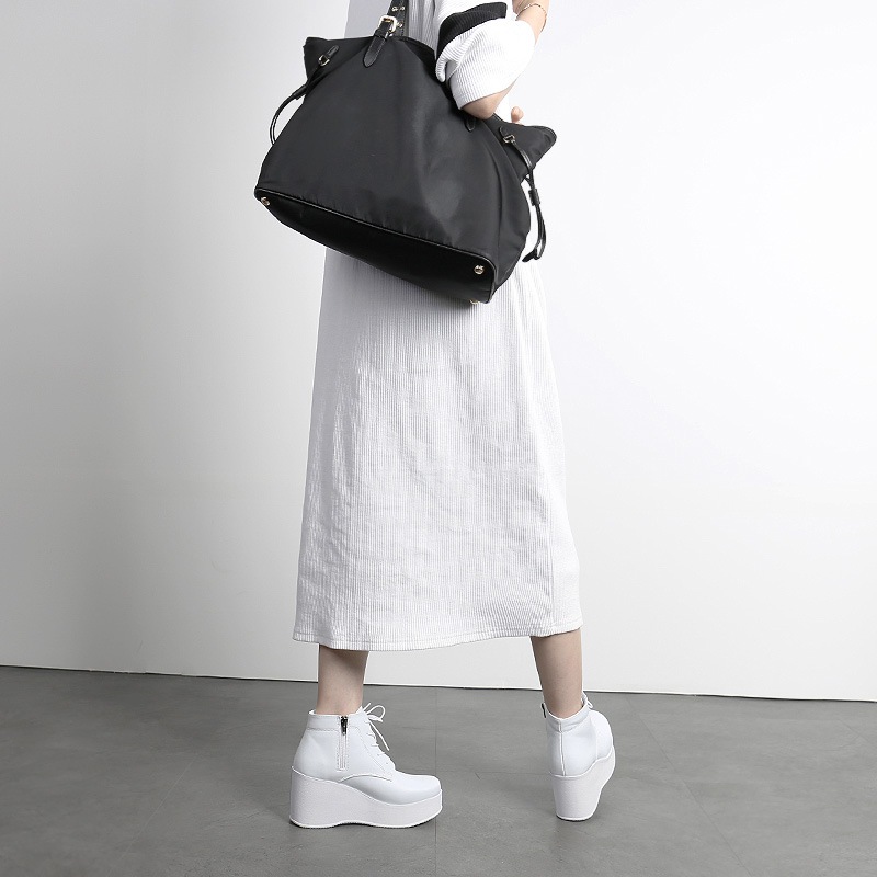 厚底ブーツ 8.5cm プラットフォームシューズ 軽い履き心地 安定感 洗練されたデザイン