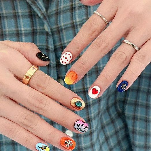 Qoo10] [急速出荷]g-dragonネイルシール