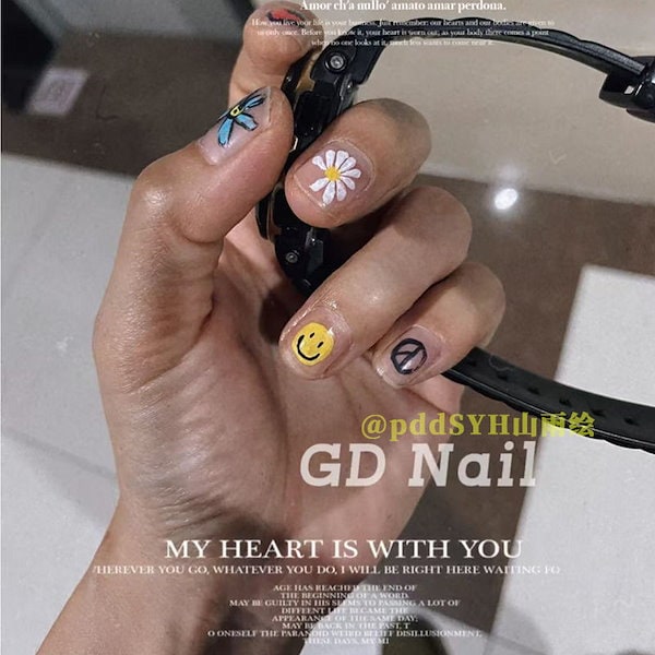 Qoo10] [急速出荷]g-dragonネイルシール