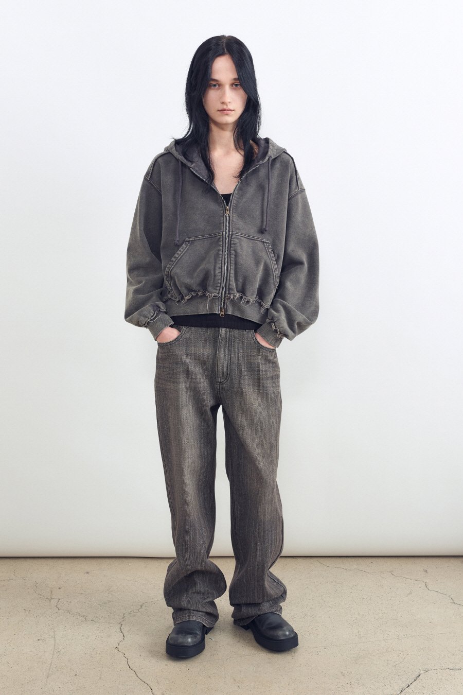 【INSILENCE】 CUT-OFF HOOD ZIP UP : CHARCOAL