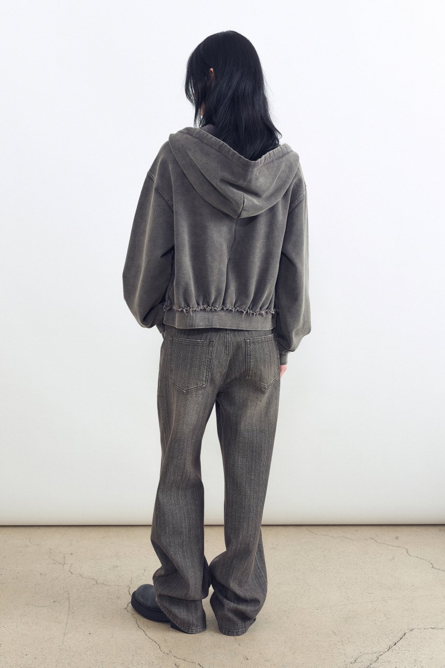 【INSILENCE】 CUT-OFF HOOD ZIP UP : CHARCOAL
