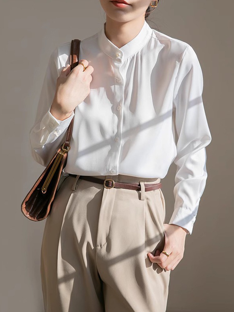 レディース トップス シャツ ブラウス 前開き Yシャツ 長袖 袖あり スタンドカラー スリム 細身 フォーマル スマート フェミニン ボタン パール 薄手 かわいい 大人可愛い きれいめ シンプル