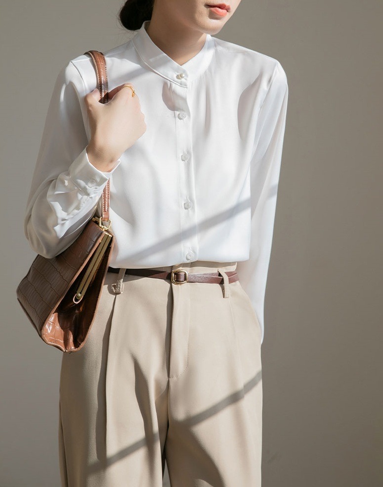 レディース トップス シャツ ブラウス 前開き Yシャツ 長袖 袖あり スタンドカラー スリム 細身 フォーマル スマート フェミニン ボタン パール 薄手 かわいい 大人可愛い きれいめ シンプル