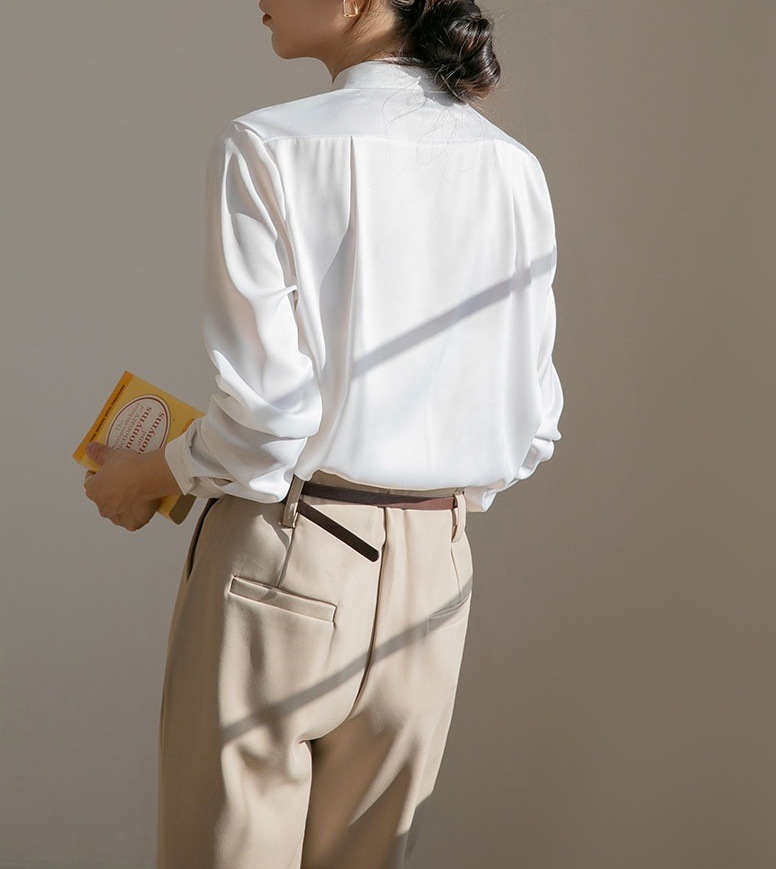 レディース トップス シャツ ブラウス 前開き Yシャツ 長袖 袖あり スタンドカラー スリム 細身 フォーマル スマート フェミニン ボタン パール 薄手 かわいい 大人可愛い きれいめ シンプル