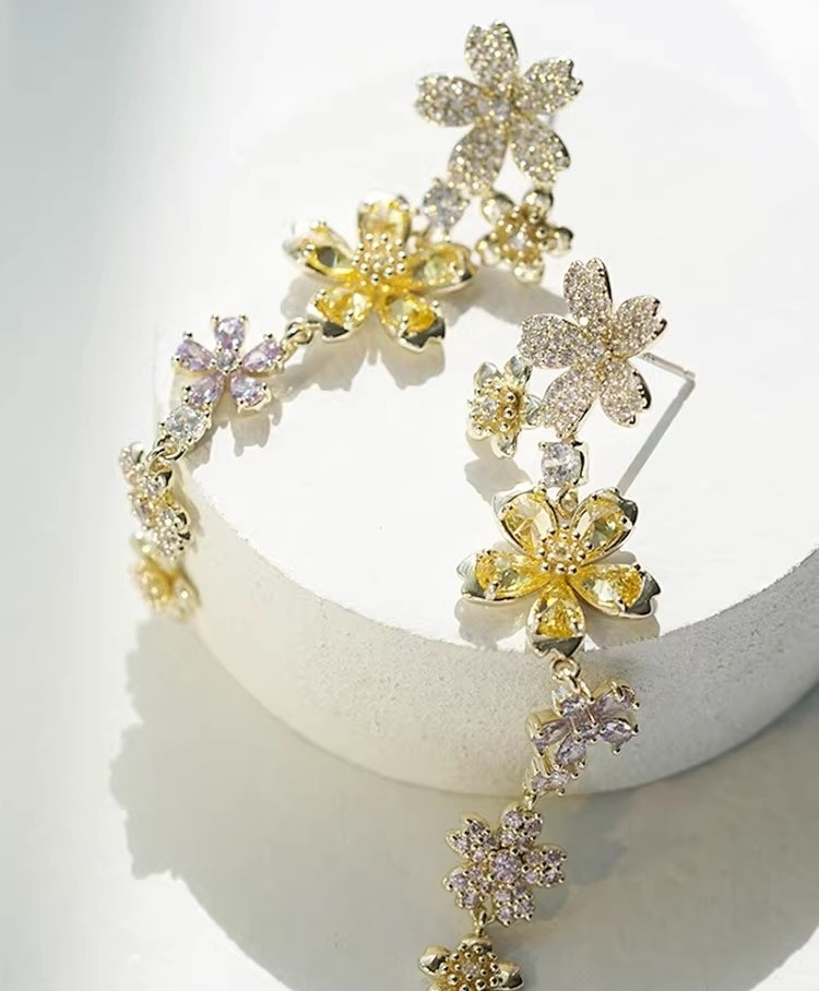 ピアス イヤリング ピアスホール不要 2タイプ アクセサリー 両耳 高級感 ロング 長め フラワー 花 サクラ 埋め込み 揺れるピアス 女の子っぽい 普段使い パーティ お呼ばれ 結婚式