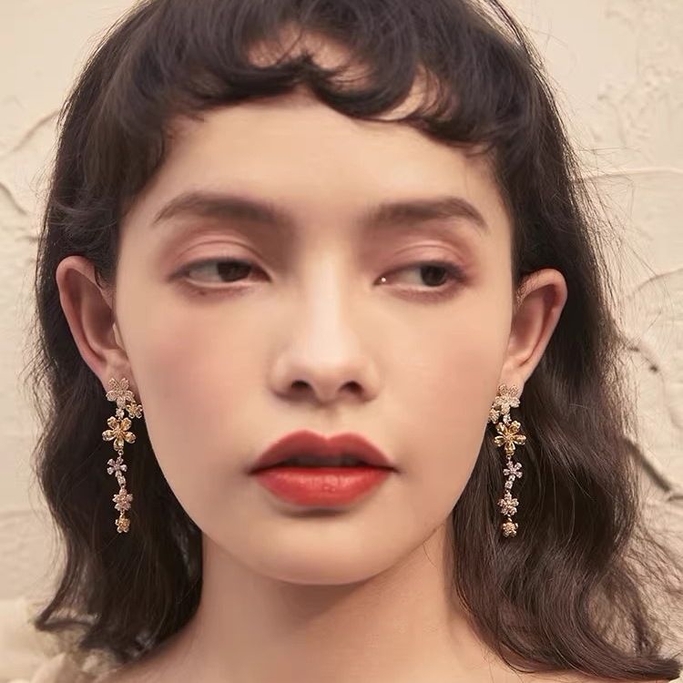 ピアス イヤリング ピアスホール不要 2タイプ アクセサリー 両耳 高級感 ロング 長め フラワー 花 サクラ 埋め込み 揺れるピアス 女の子っぽい 普段使い パーティ お呼ばれ 結婚式