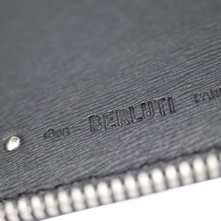 新品未使用展示品 Berluti ベルルッティ 二つ折り財布 - ITAUBA VERTICAL イタウバ バーティカル カーフスキン ブラック シルバー金具 ラウンドファスナ【本物保証】 新品未使用展示品 Berluti ベルルッティ 二つ折り財布 - ITAUBA VERTICAL イタウバ バーティカル カーフスキン ブラック シルバー金具 ラウンドファスナ【本物保証】