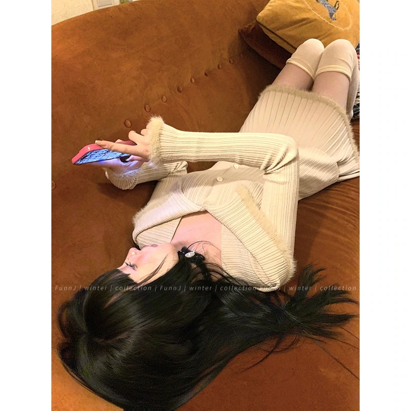 【2枚購入で200円 OFF！急速出荷】ハイウエストプリーツスカート付きレディースツーピースセータースーツ