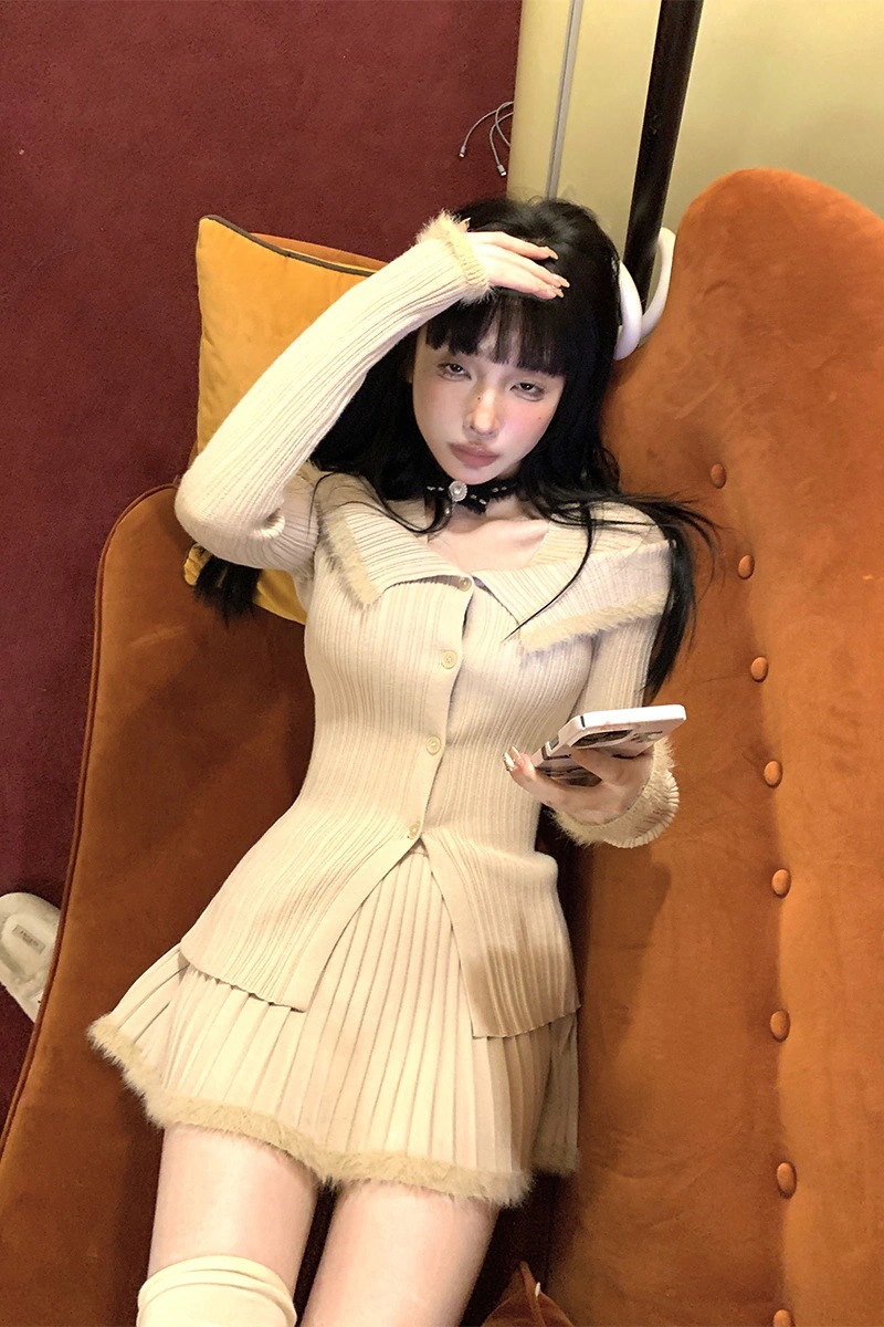 【2枚購入で200円 OFF！急速出荷】ハイウエストプリーツスカート付きレディースツーピースセータースーツ