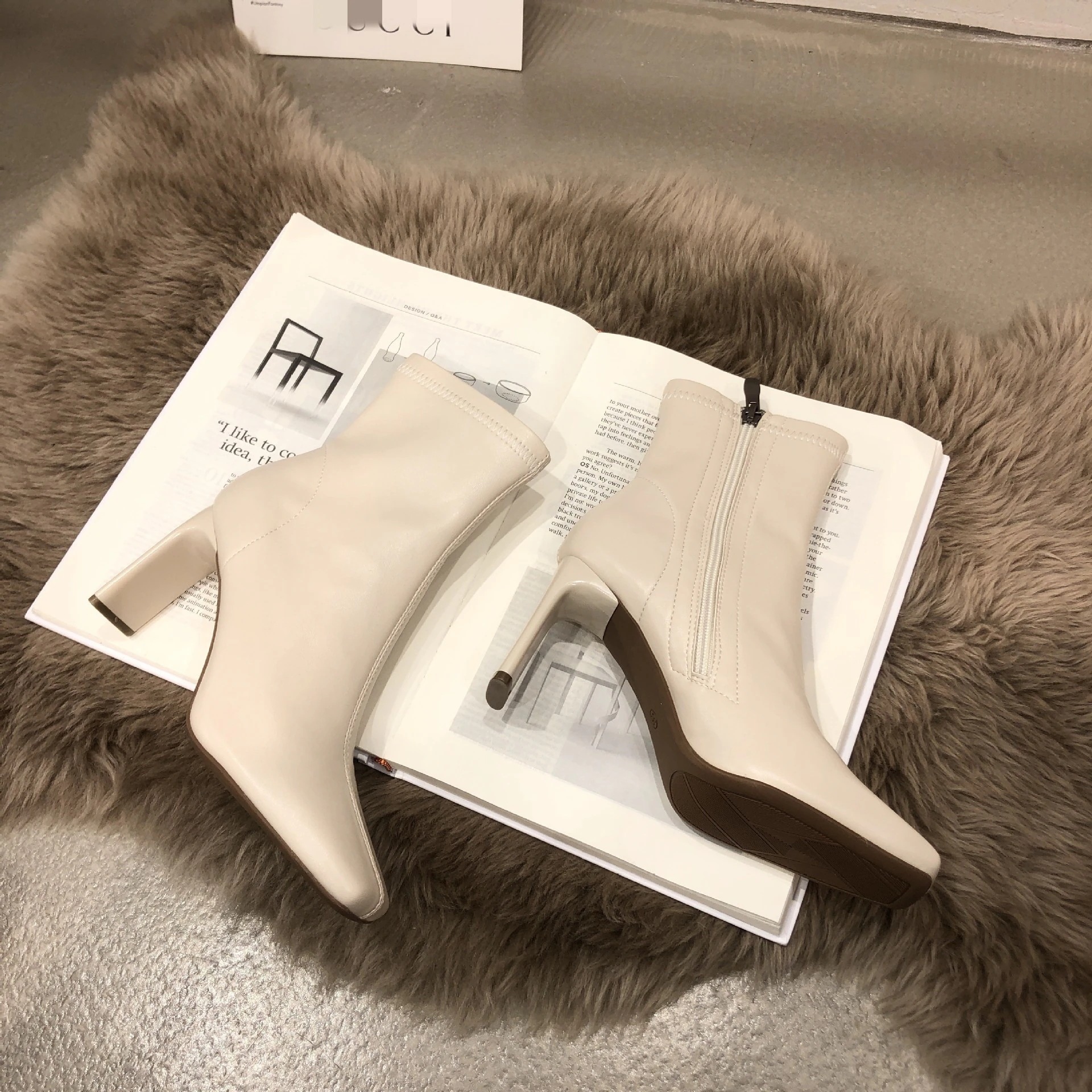 白い短靴女ブーツ痩せブーツハイヒールベージュ女春秋シングル靴の裸の靴の方の頭がフランスの足首ブーツ 白い短靴女ブーツ痩せブーツハイヒールベージュ女春秋シングル靴の裸の靴の方の頭がフランスの足首ブーツ