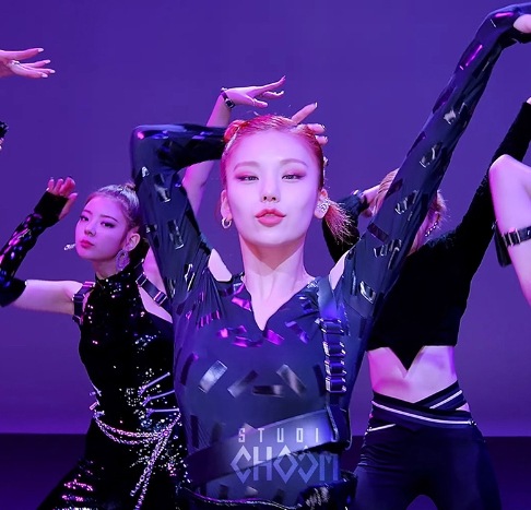 ITZY イェジ SHINee テミン Pendant Bold One-Touch Earring ITZY イェジ SHINee テミン Pendant Bold One-Touch Earring