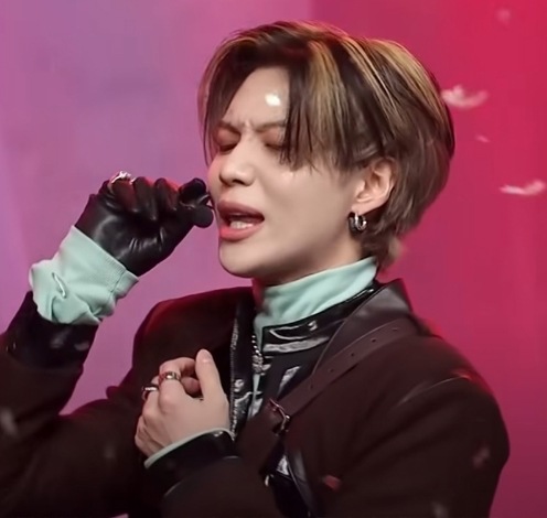 ITZY イェジ SHINee テミン Pendant Bold One-Touch Earring ITZY イェジ SHINee テミン Pendant Bold One-Touch Earring