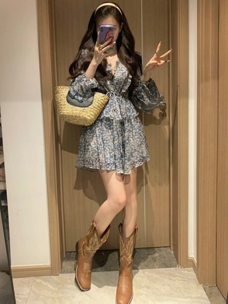 ティーブレイクフレンチブルーの花柄ドレス レディース ワンピース ドレス ミニ 膝上 長袖 パフスリーブ Vネック Aライン プリーツ レース フリル ハイウエスト かわいい カジュアル 上品 ティーブレイクフレンチブルーの花柄ドレス レディース ワンピース ドレス ミニ 膝上 長袖 パフスリーブ Vネック Aライン プリーツ レース フリル ハイウエスト かわいい カジュアル 上品