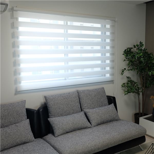 自在に光の量を調節できる調光ロールスクリーン チョコレート 約幅130x高さ150cm 自在に光の量を調節できる調光ロールスクリーン チョコレート 約幅130x高さ150cm