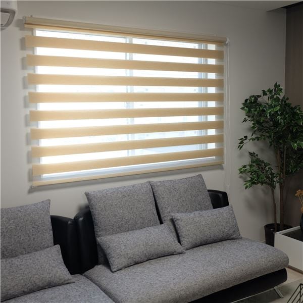 自在に光の量を調節できる調光ロールスクリーン チョコレート 約幅130x高さ150cm 自在に光の量を調節できる調光ロールスクリーン チョコレート 約幅130x高さ150cm