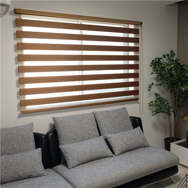 自在に光の量を調節できる調光ロールスクリーン チョコレート 約幅130x高さ150cm 自在に光の量を調節できる調光ロールスクリーン チョコレート 約幅130x高さ150cm