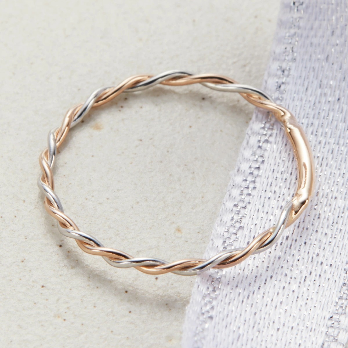 リング プラチナ pt900 K18 ツイスト ひねり ねじり 華奢 細身 細い お肌に優しい 上品