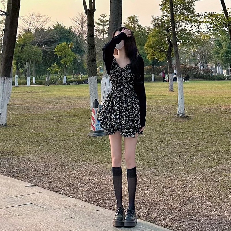 フレンチシックサスペンダー花柄ワンピーススーツホットガールショートスカートレディース夏プチ春コーデ一式セット