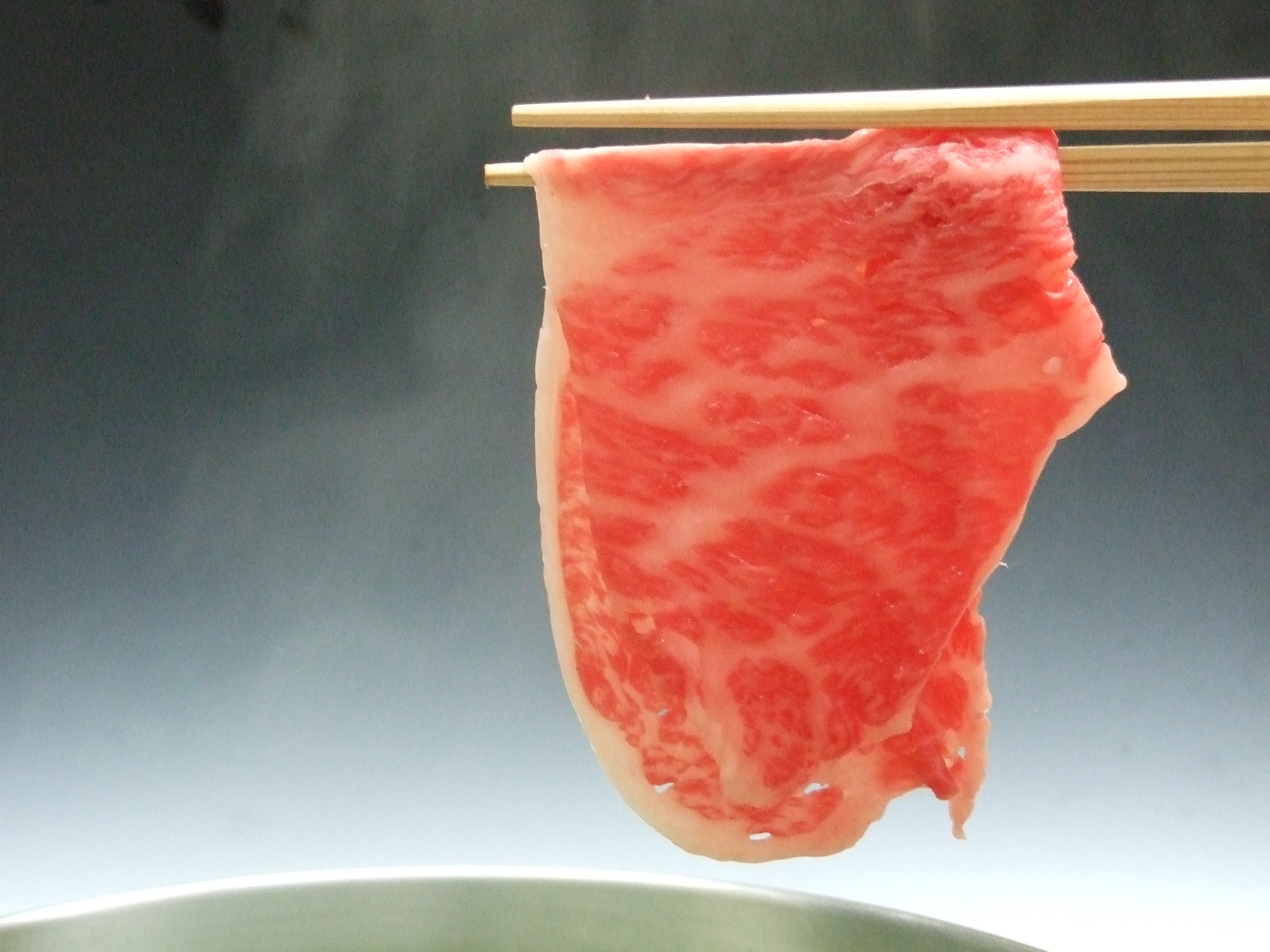 黒毛 和牛 メス牛 限定 あっさり 赤身 モモ しゃぶしゃぶ 肉 300g 牛肉 お歳暮 ギフト 誕生日プレゼント
