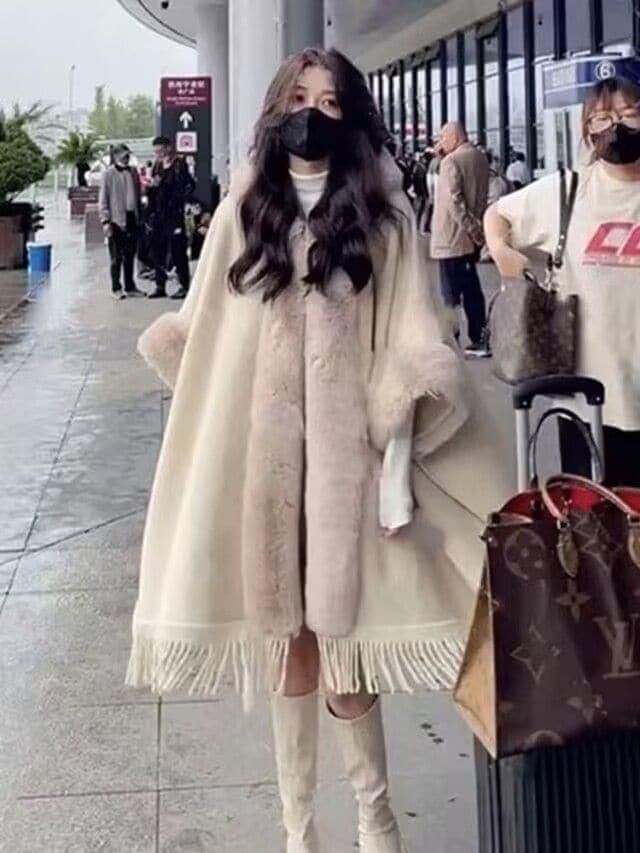 24ファーコート レディースアウター フェイクファー ポンチョ フリンジ ケープ フード付き もこもこ ふわふわ膝下丈 24ファーコート レディースアウター フェイクファー ポンチョ フリンジ ケープ フード付き もこもこ ふわふわ膝下丈