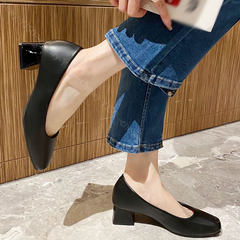 500円OFFクーポン パンプス 痛くない 大きいサイズ ラウンドトゥ エナメル スムース スエード 黒 無地 定番 シンプル キレイ 楽 レイン 撥水 オフィス 合皮 レディース クッション 歩きや moncheryl.com