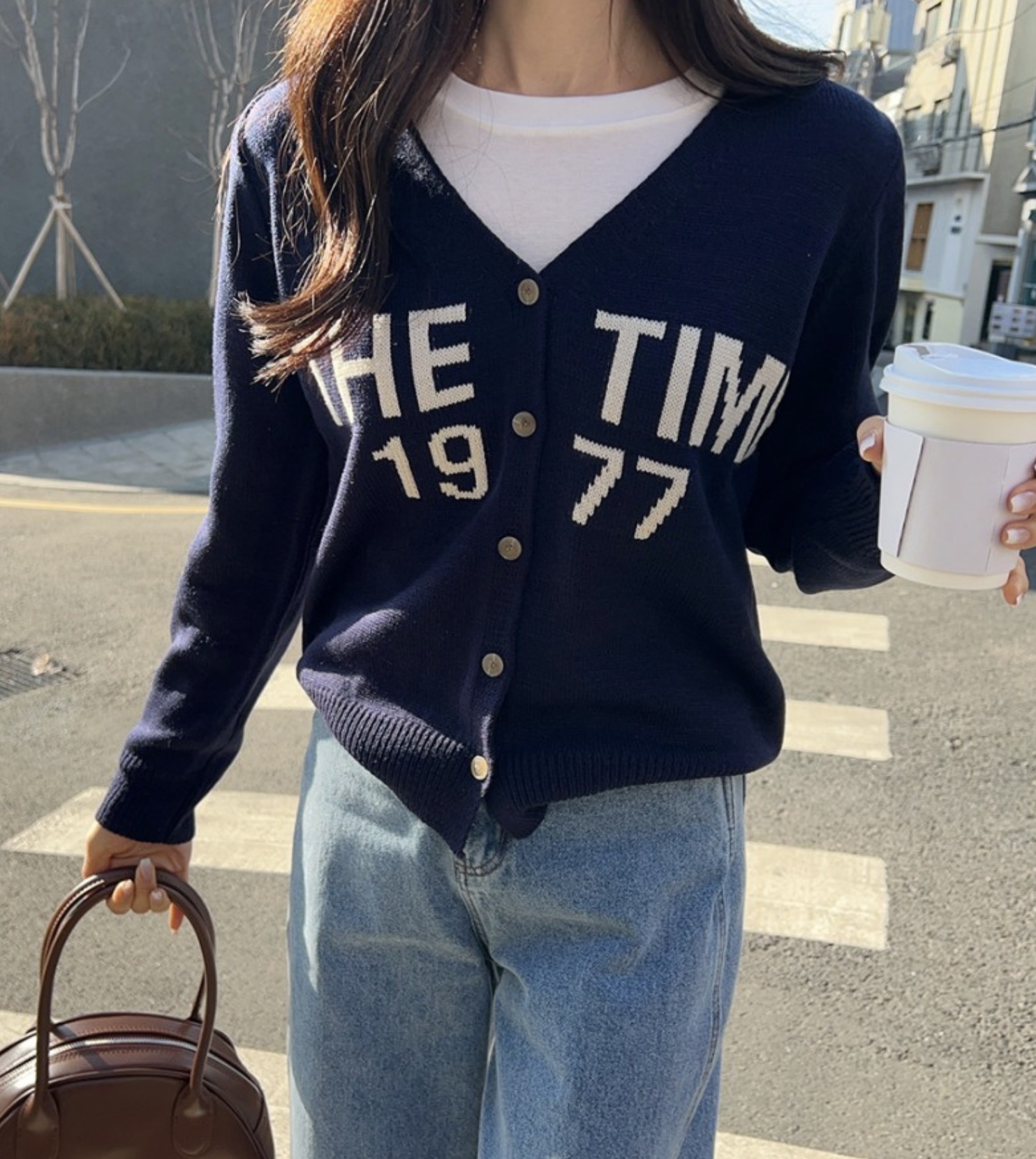 トップス カーディガン ニット ニットガーディガン 袖あり 長袖 Vネック リブ ボタン ロゴ かわいい 大人可愛い カジュアル 大人 上品 おしゃれ お洒落 かっこいい 大人可愛い 大人女子