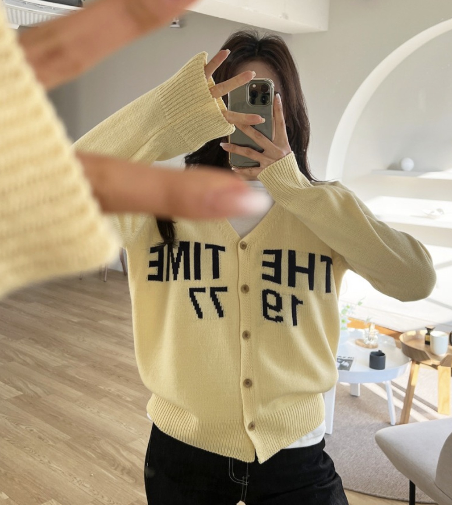 トップス カーディガン ニット ニットガーディガン 袖あり 長袖 Vネック リブ ボタン ロゴ かわいい 大人可愛い カジュアル 大人 上品 おしゃれ お洒落 かっこいい 大人可愛い 大人女子