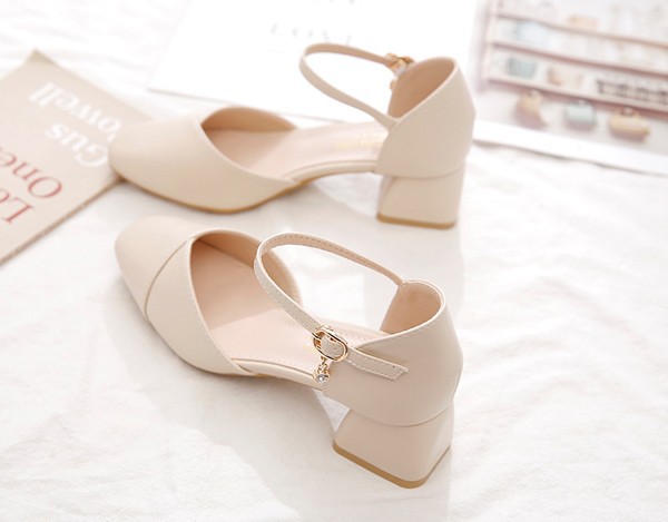 パンプス ヒール4cm 太いヒール ローヒール チャンキーヒール アーモンドトゥ ストラップ アンクルストラップ レディース 上品 ゴージャ パンプス ヒール4cm 太いヒール ローヒール チャンキーヒール アーモンドトゥ ストラップ アンクルストラップ レディース 上品 ゴージャ